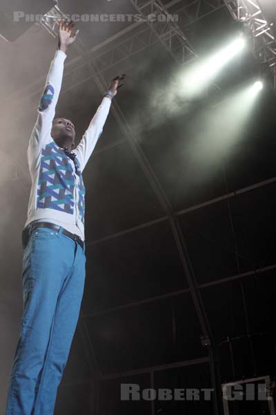 STROMAE - 2011-07-01 - BELFORT - Presqu'ile du Malsaucy - 